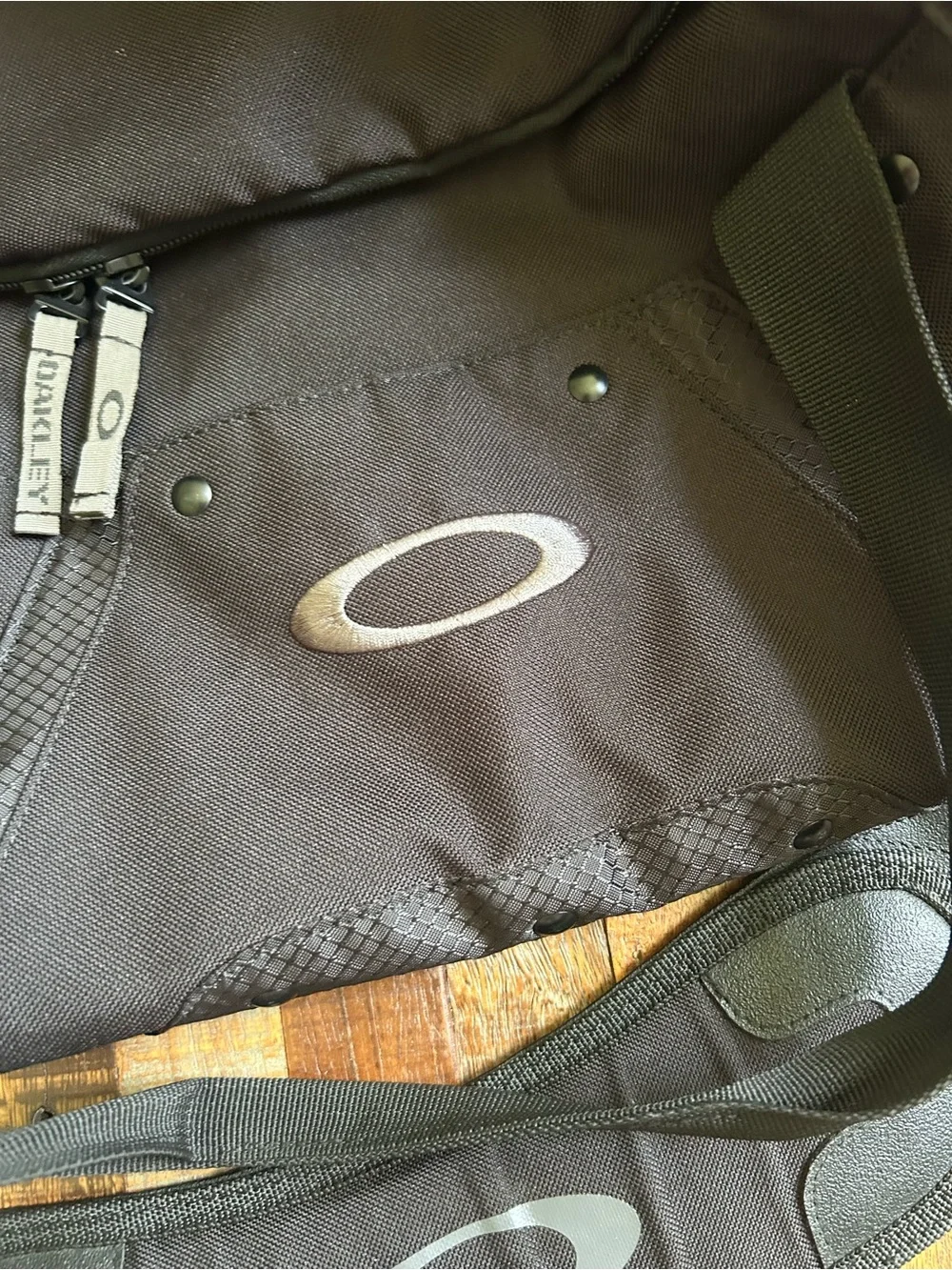Oakley Vintage Black Duffel Bag with Shoulder Strap